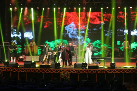 Raag-on Live performance